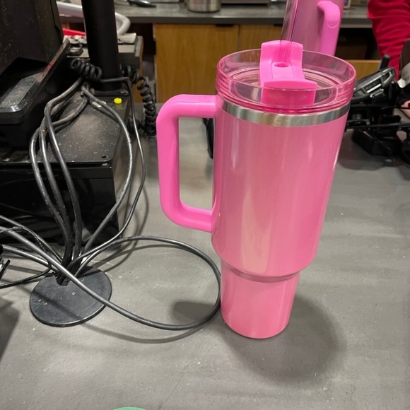 Stanley - Starbucks Limited Edition Pink 40 oz cup - Picture 1 of 3